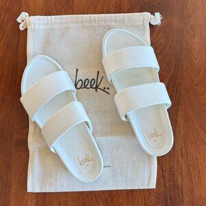 EUC beek Macaw Slide Sandals